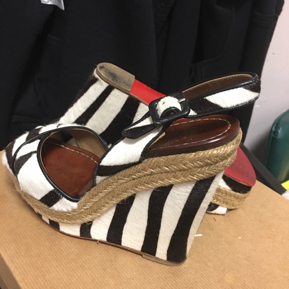 Beautiful Shoe the price to sell not taking any offer for now - Picture 7 of 7